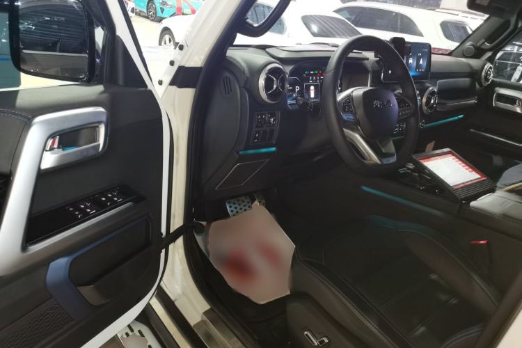 Used  BJ40 2023 2.0T Automatic Four-Wheel Drive Urban Hunter Edition Chivalrous Type
