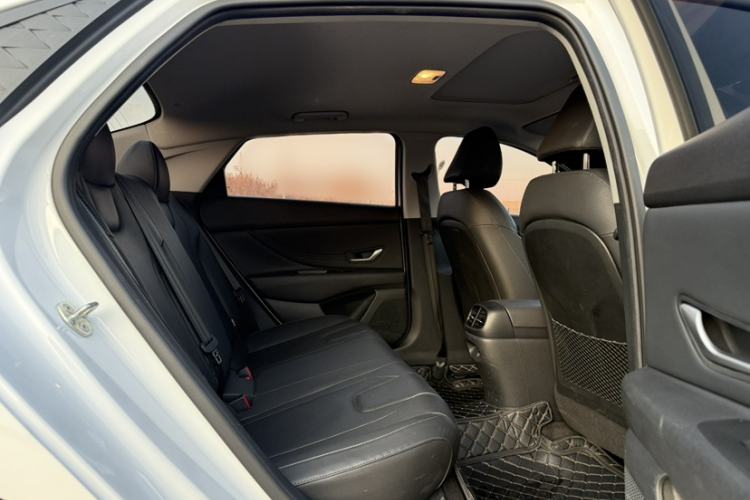 Used Hyundai Elantra 2023 1.5L CVT LUX Prestige Edition
