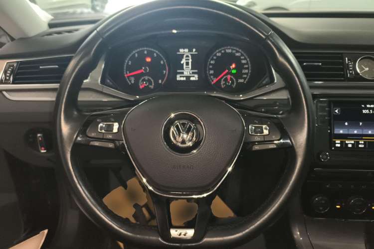 Used Volkswagen Passat 2017 330TSI DSG Luxury Edition
