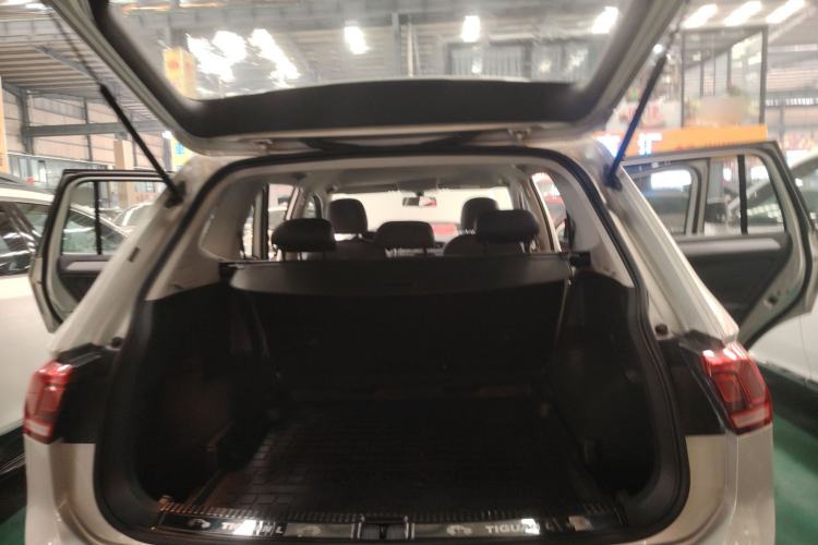 Used Volkswagen Tiguan L 2017 330TSI Automatic Two-Wheel Drive Luxury Edition
