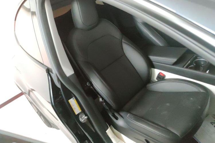 Used Tesla Model Y 2025 Long-Range All-Wheel-Drive Version
