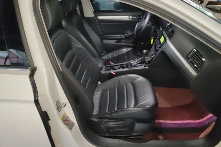 Used Volkswagen Lamando 2015 280TSI DSG Comfort Edition
