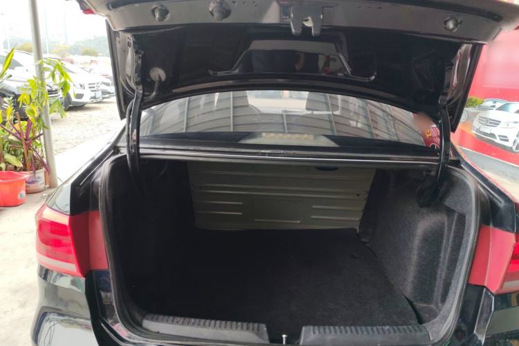 Used Volkswagen Santana 2015 1.6L Manual Fashion Edition
