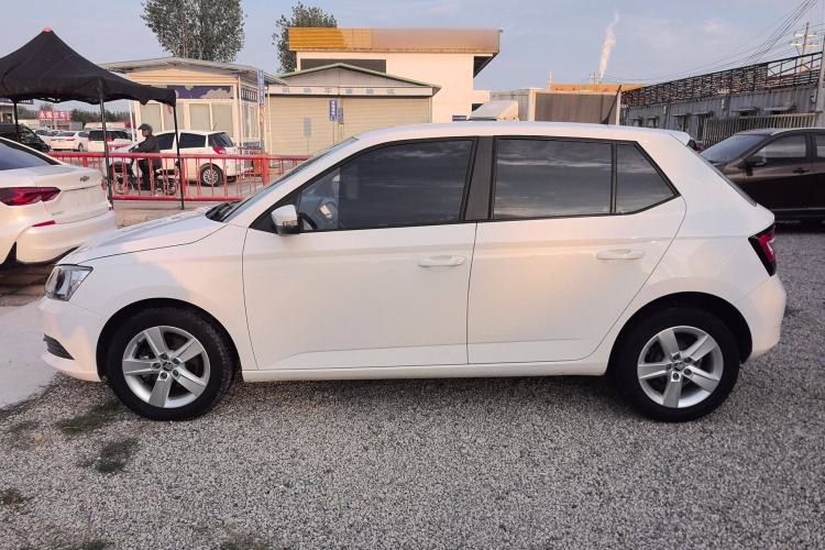 Used Skoda Fabia 2017 1.4L Automatic Car Enjoy Edition
