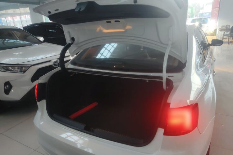 Used Volkswagen Sagitar 2015 230TSI Automatic Comfort Version
