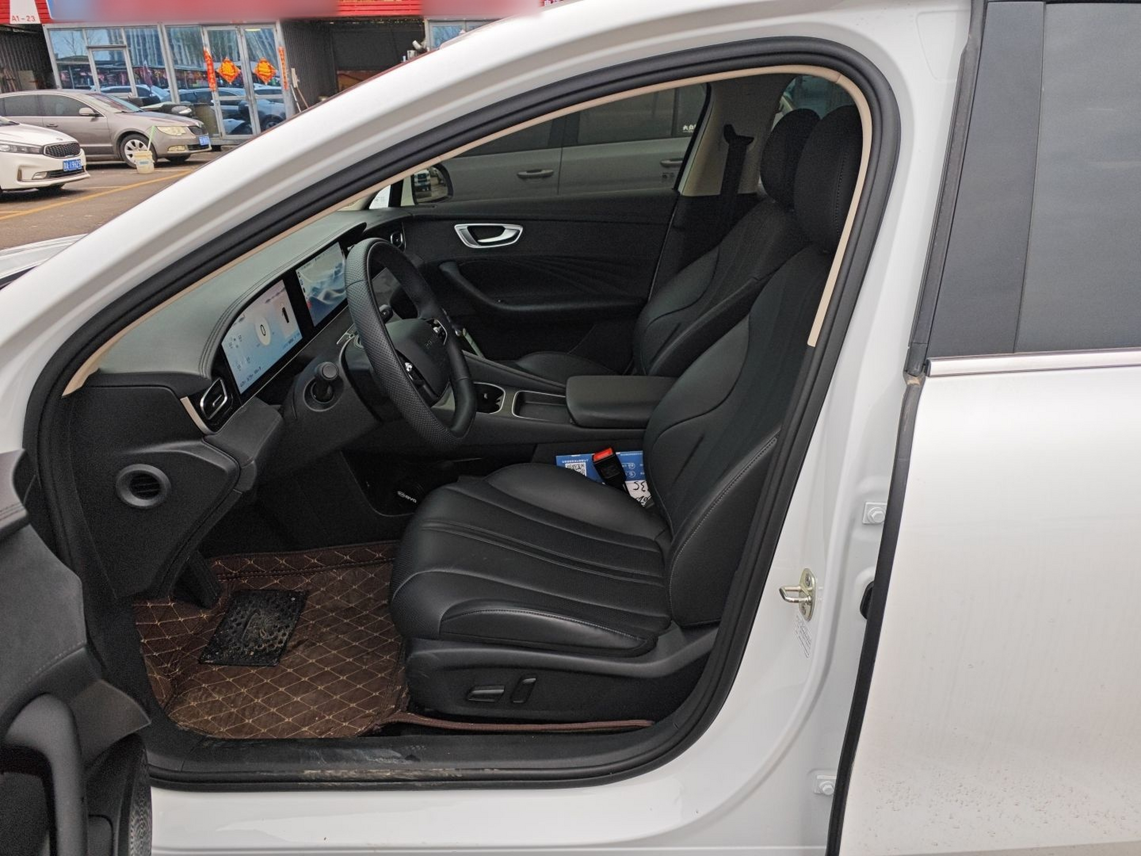 Переднее сиденье в автомобиле