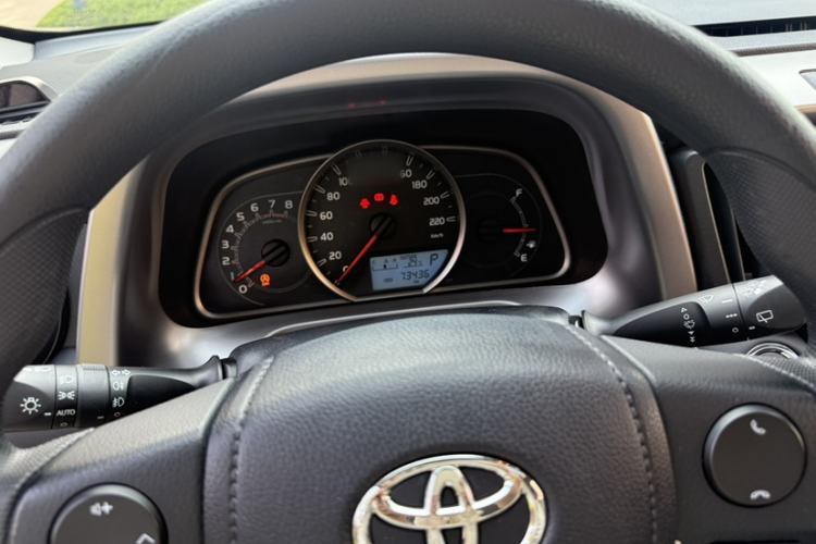 Used Toyota RAV4 2016 2.0L CVT Two-Wheel Drive Fashion Edition China V Standard
