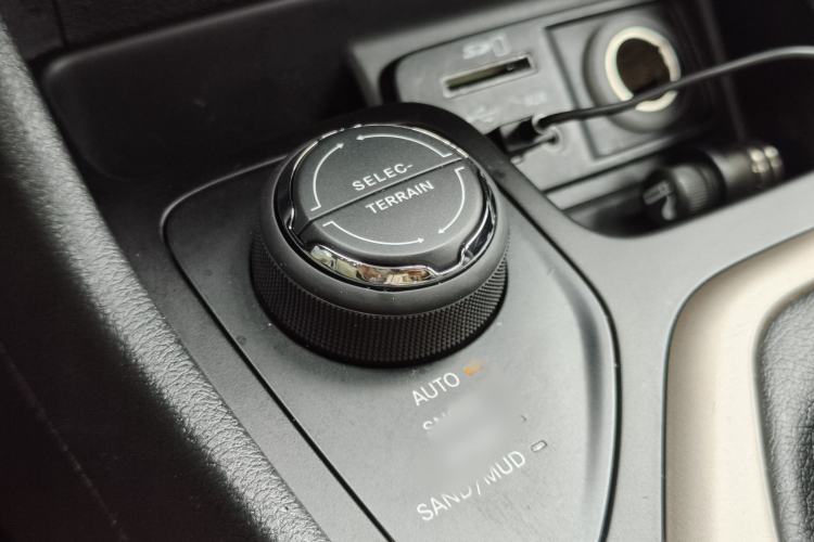 Used  Cherokee 2014 2.4L Luxury Edition
