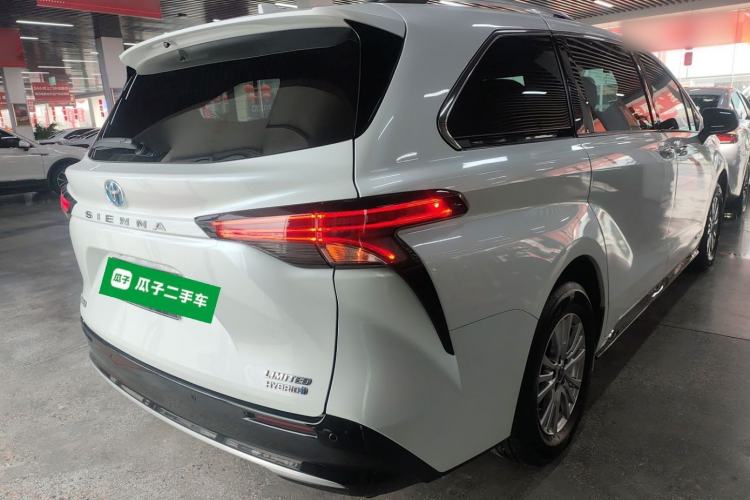 Used Toyota Sienna 2021 2.5L Hybrid Premium Edition