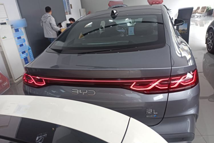 Used BYD Qin L 2025 DM-i Smart Drive 120KM Excellence Model