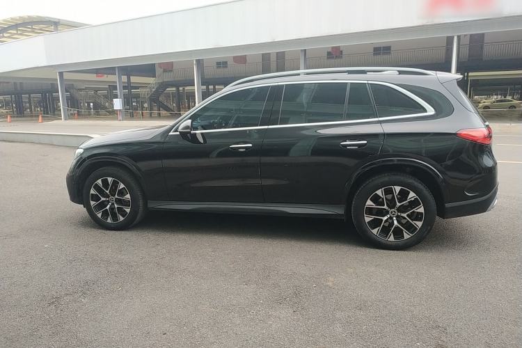 Used Mercedes-Benz GLC 2023 GLC 260 L 4MATIC Luxury Model 5 Seats
