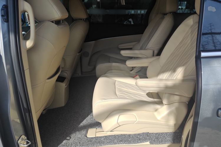 Used Buick GL8 2023 Facelifted Land Cruiser Executive Luxury Version
