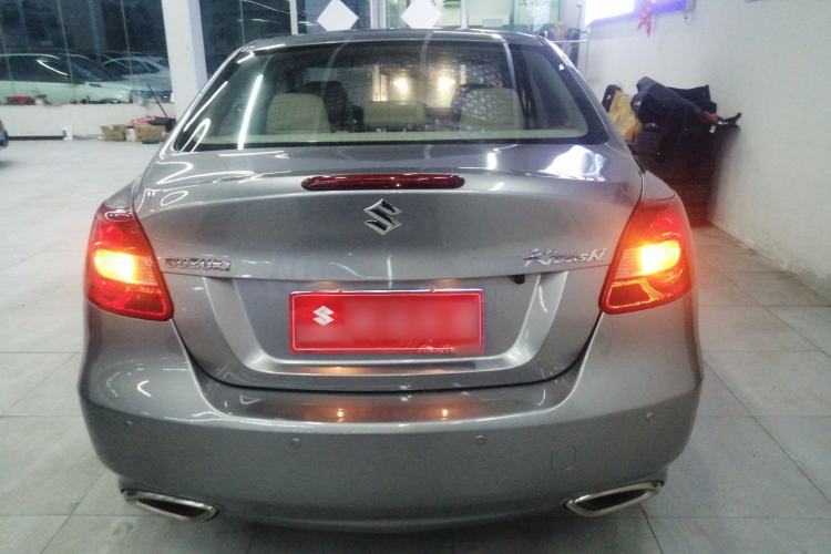 Used Suzuki Kizashi 2011 2.4L Two-Wheel Drive CVT Standard Edition
