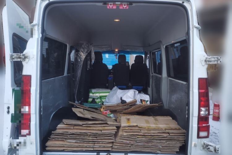 Used Iveco Daily 2023 2.5T A35M1 Multi-Purpose Passenger Vehicle Short Wheelbase Mid-Roof Design Dual Side Sliding Doors Automatic Transmission
