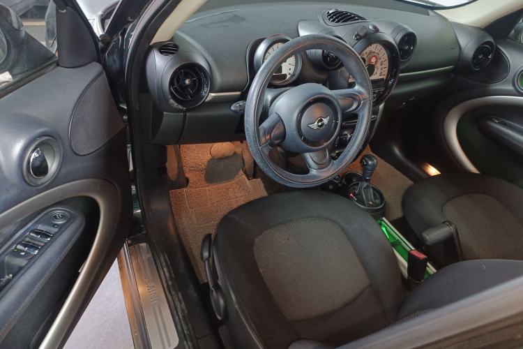 Used  Countryman 2014 1.6L ONE
