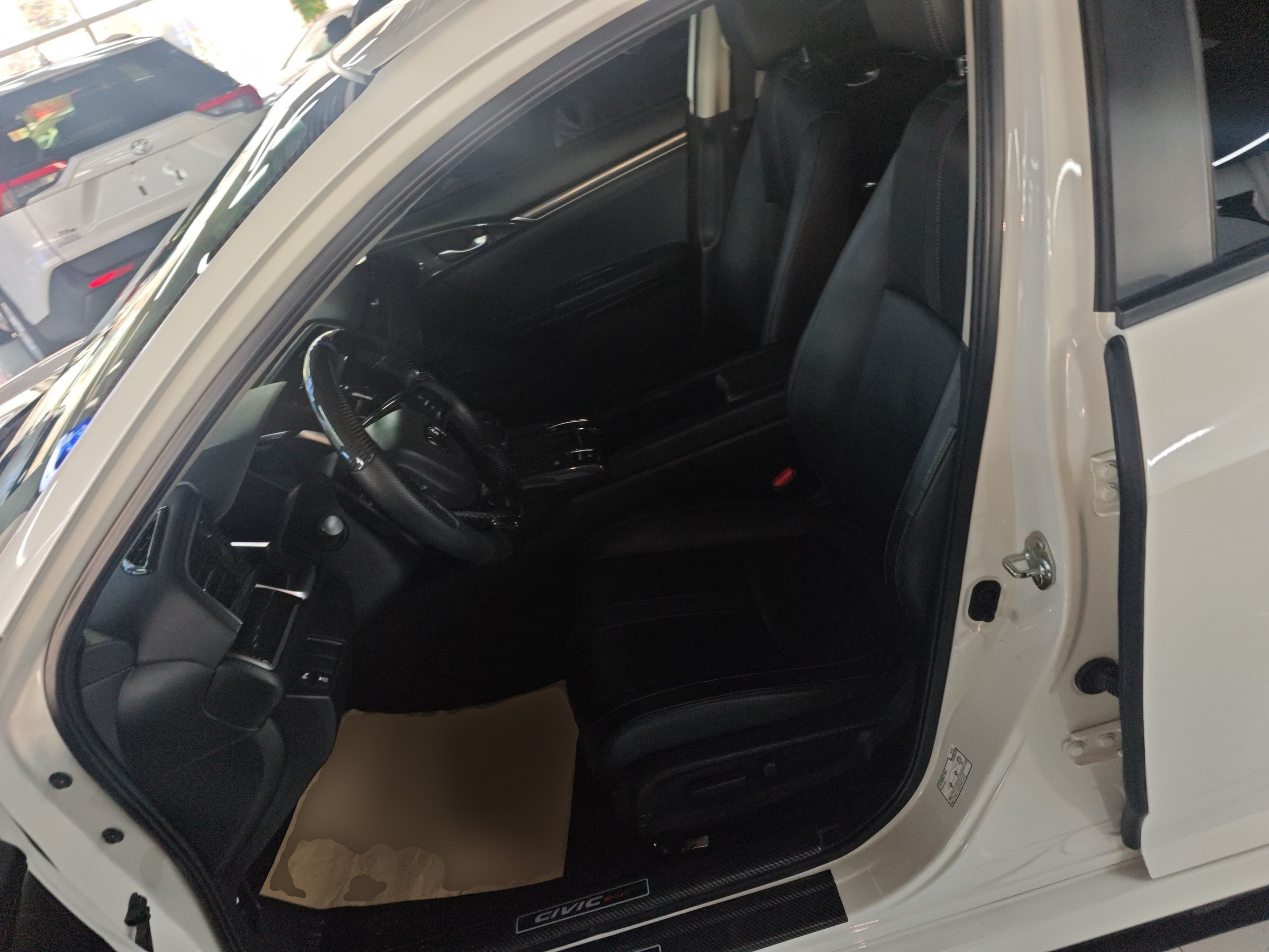 Переднее сиденье в автомобиле