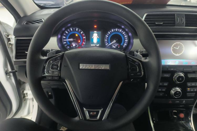 Used Haval H2 2018 Chuanxiang Edition Red Badge 1.5T Dual-Clutch Two-Wheel Drive Fashionable Model
