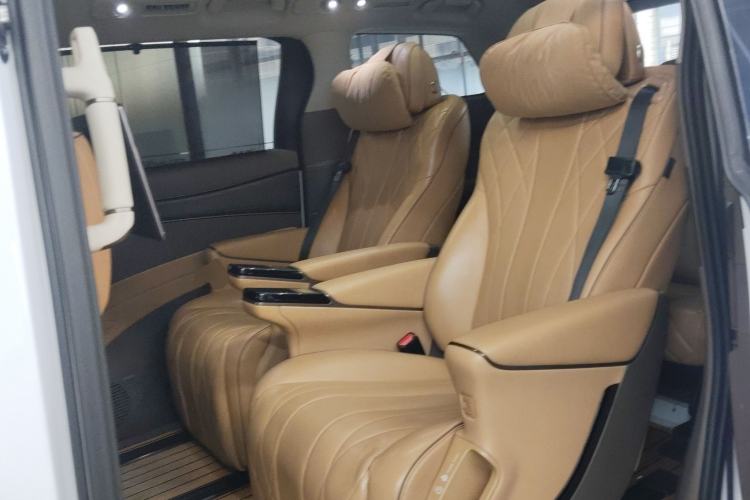 Used Denza D9 2022 DM-i 970 Four-Wheel Drive Prestige Model
