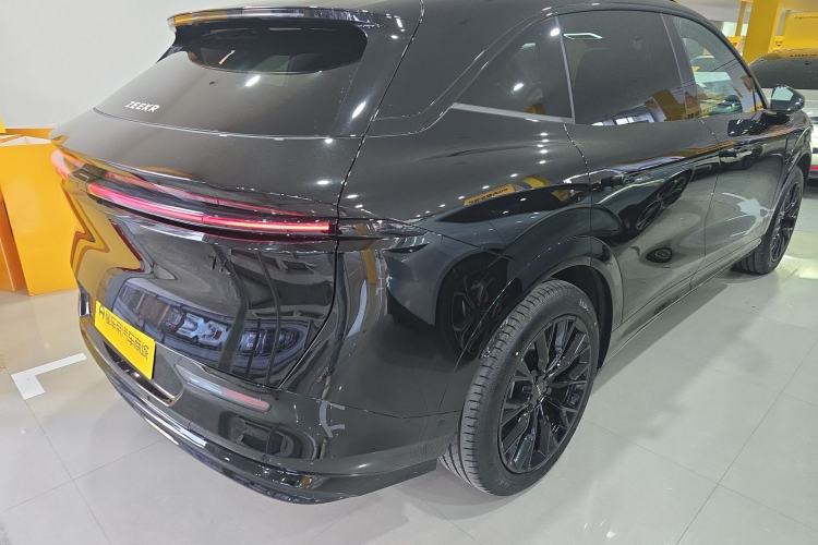 Used Zeekr 7X 2025 100 kWh Long-Range Rear-Wheel Drive with Intelligent Driving Features