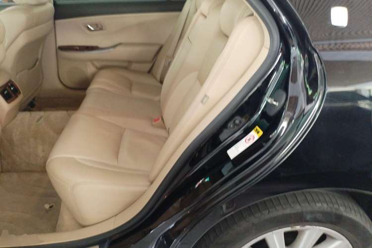 Used Toyota Crown 2012 2.5L Royal Leather Edition
