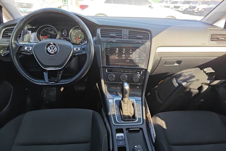 Used Volkswagen Golf 2020 Zhiai Edition 200TSI DSG Comfortable & Ambitious Version

