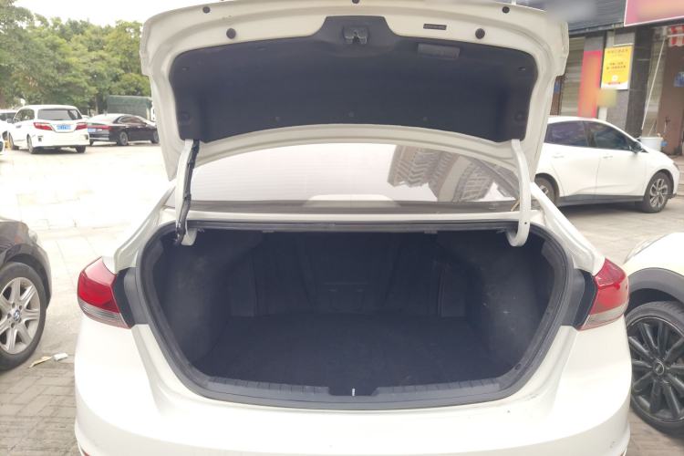 Used Hyundai Elantra 2016 1.6L Automatic ZhiXuan – Elite Version