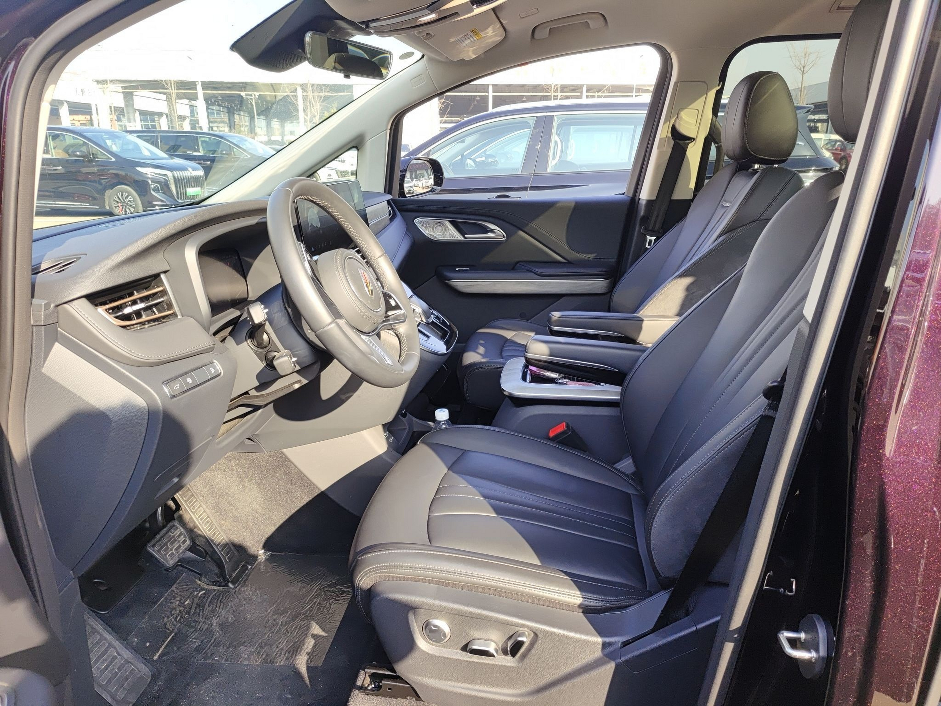 Переднее сиденье в автомобиле