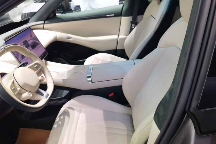 Used  YU7 2025 Ultra-Long Range High-Performance All-Wheel-Drive Max Edition