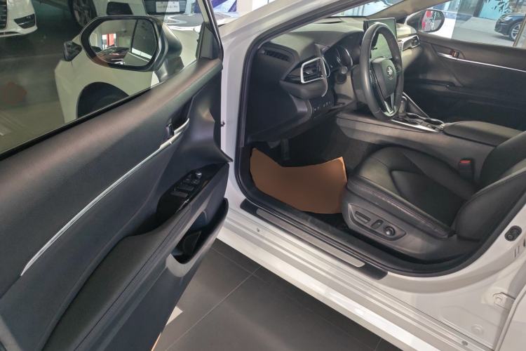 Used Toyota Camry 2021 2.0G Luxury Edition
