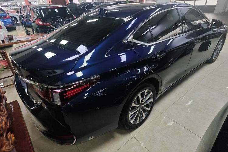 Used Lexus ES 2022 200 Excellence Edition
