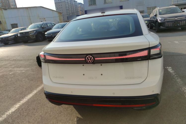 Used Volkswagen ID.7 VIZZION 2024 AIR model
