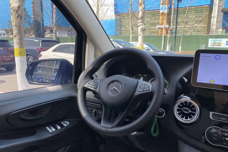 Used Mercedes-Benz Vito 2023 2.0T Elite Version 7 Seats
