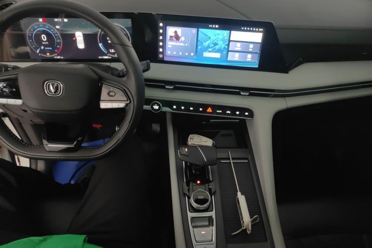 Used Changan CS75 PLUS 2024 3rd Generation Champion Edition 1.5T Intelligent Drive Dynamic Model
