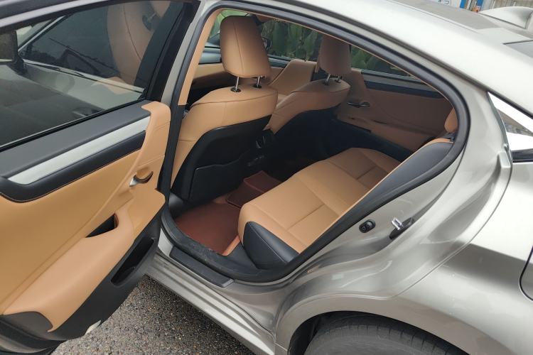 Used Lexus ES 2025 200 Premium Edition
