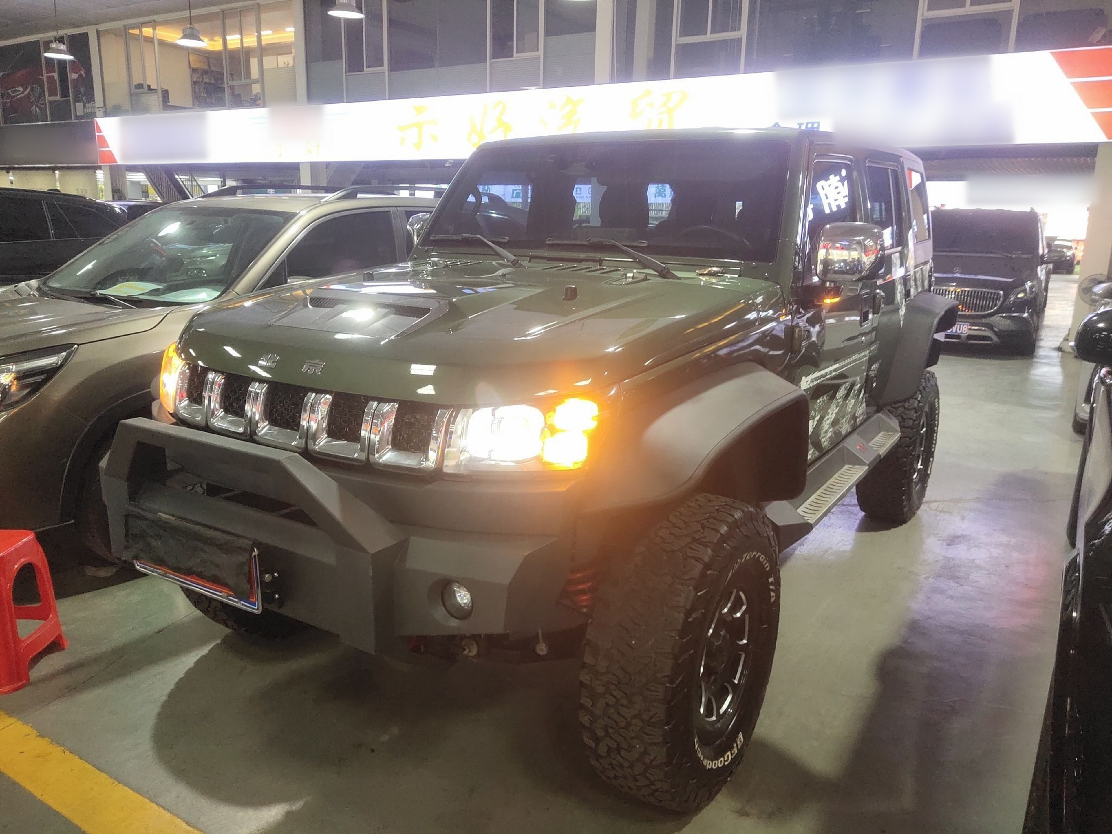 Под передней частью автомобиля