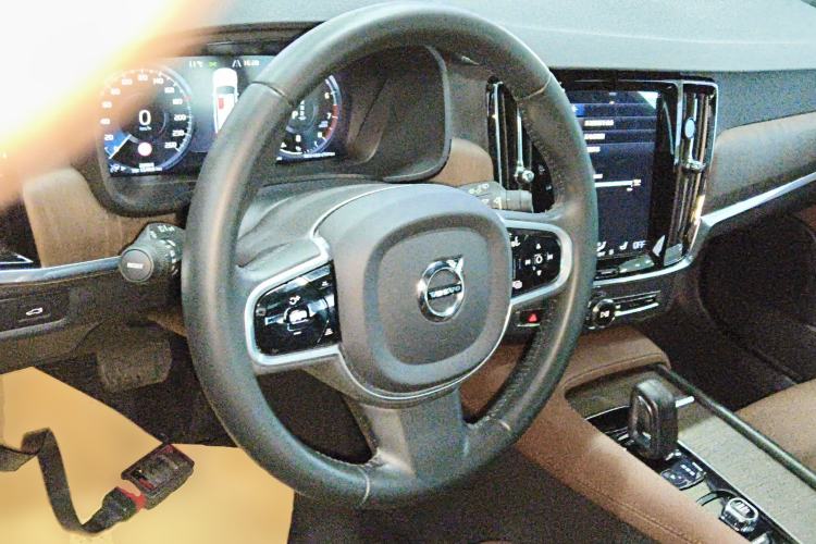 Used Volvo V90 2021 Cross Country B5 AWD Smart Range Edition
