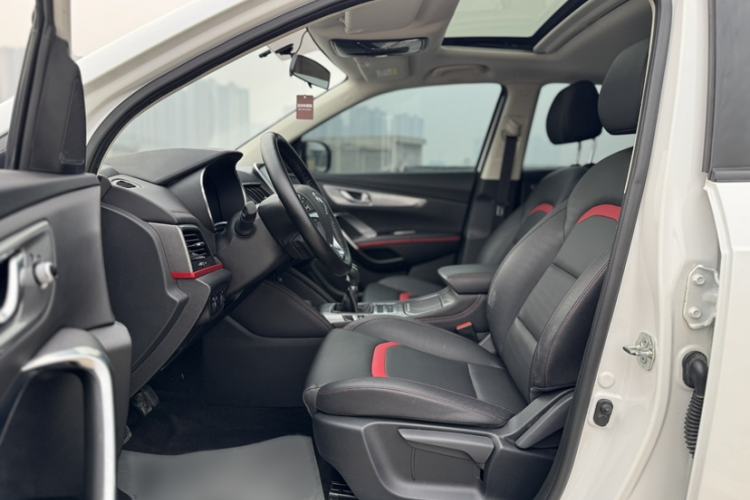 Used Changan CS55 2019 1.5T Manual Colorful Model China VI Standard
