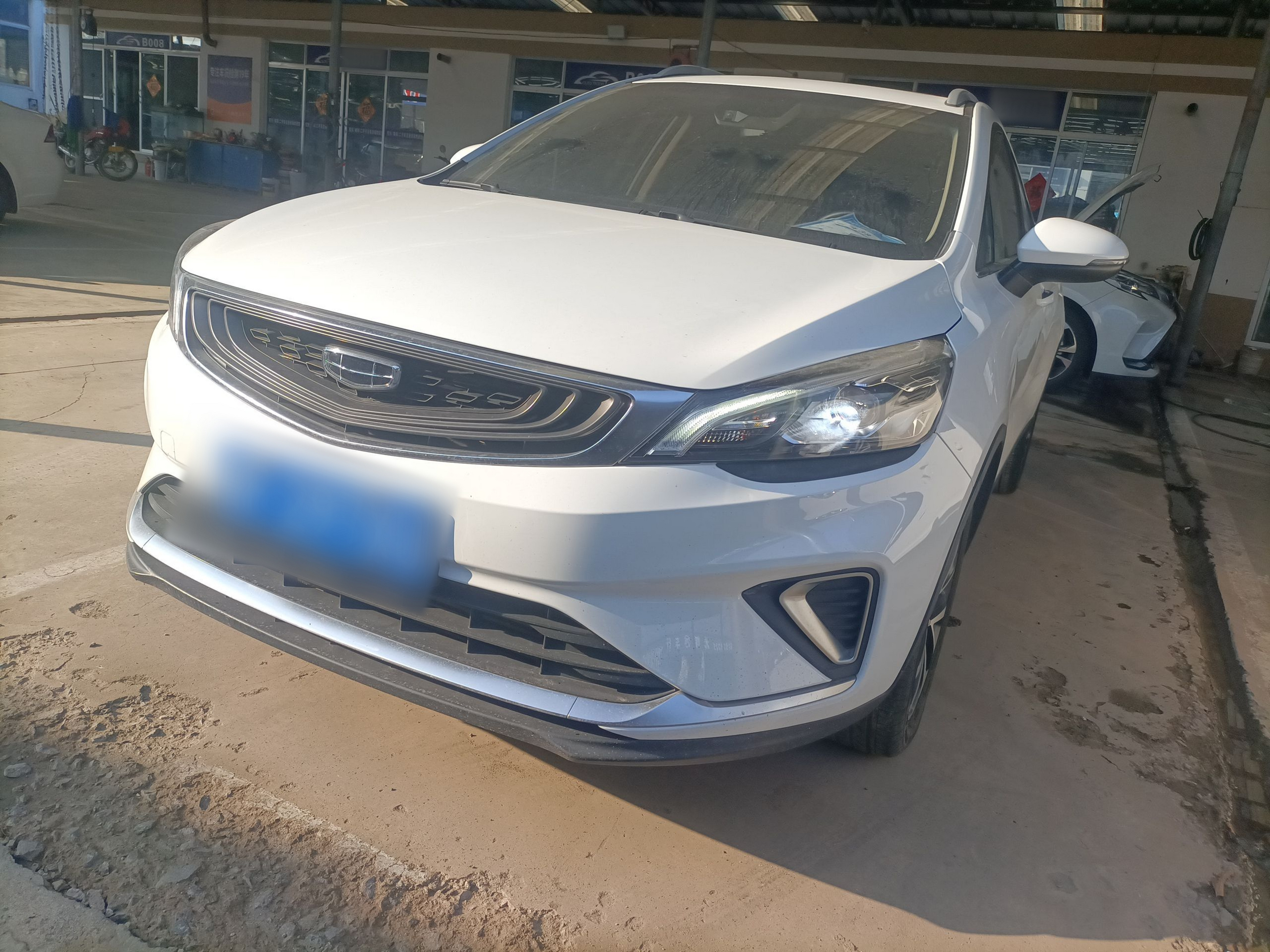 تحت مقدمة السيارة