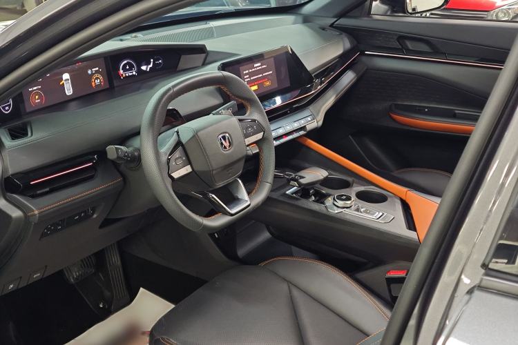 Used Changan UNI-V 2022 1.5T Prestige Version
