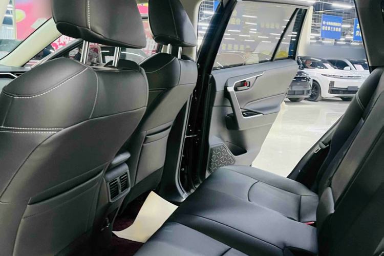 Used Toyota RAV4 2024 2.0L CVT Two-Wheel Drive Urban Edition
