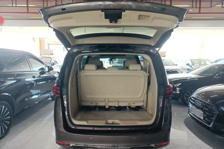 Used Buick GL8 2023 Facelifted Land Cruiser Executive Luxury Version