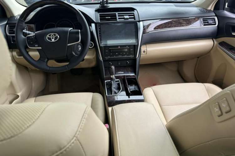 Used Toyota Camry 2016 2.0G 10th Anniversary Leading Edition
