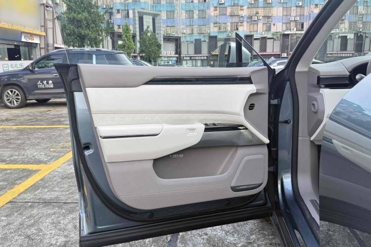 Used Zeekr 7X 2025 100 kWh Long-Range Rear-Wheel Drive with Intelligent Driving Features
