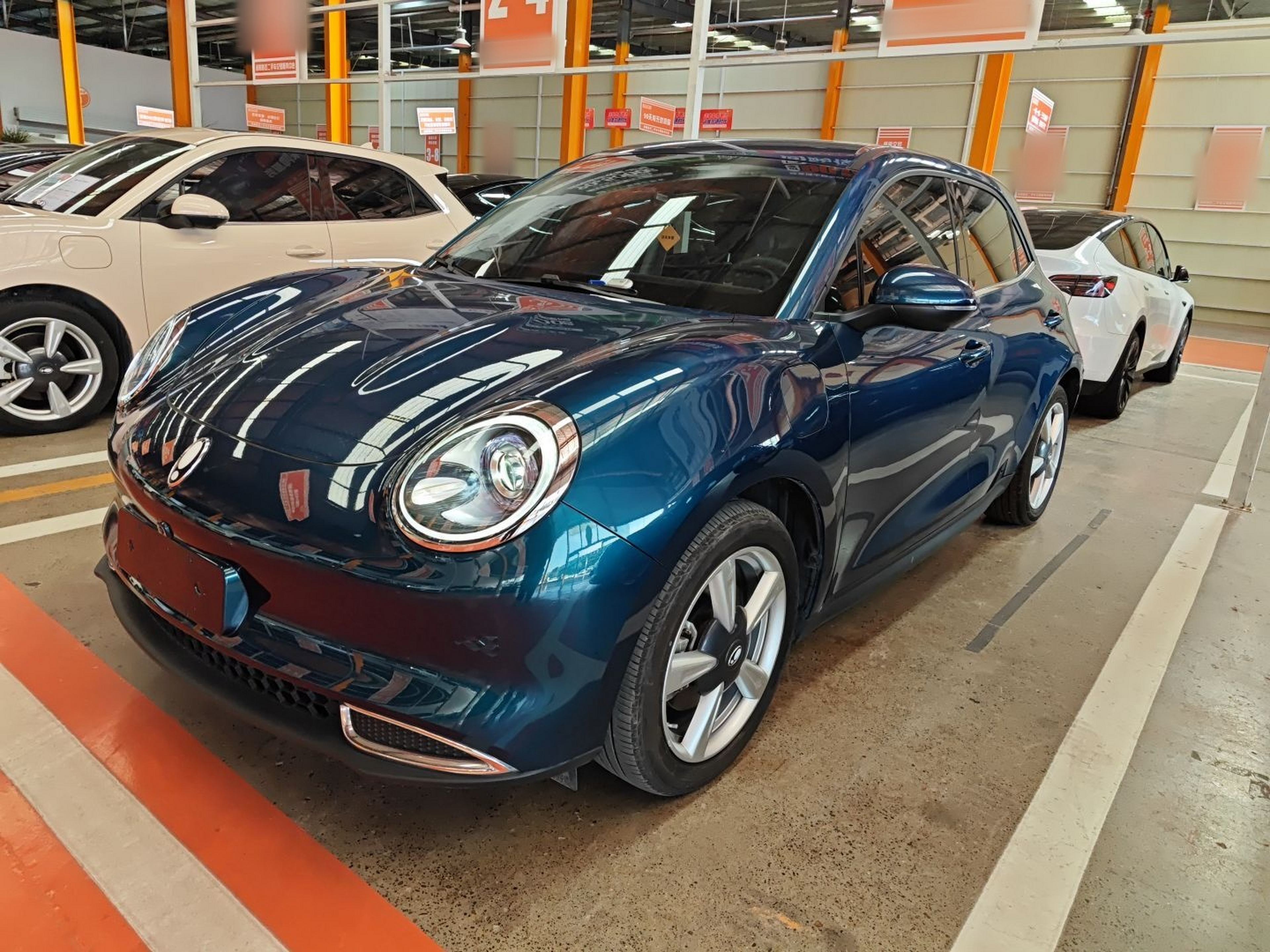 Под передней частью автомобиля