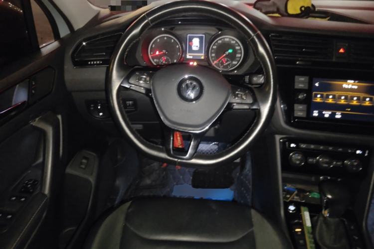 Used Volkswagen Tiguan L 2019 330TSI Automatic Two-Wheel Drive Smart Luxury Version China VI Standard
