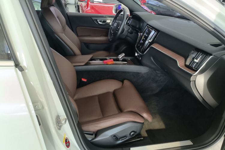 Used Volvo S60 2022 B4 Zhiyuan Luxury Edition
