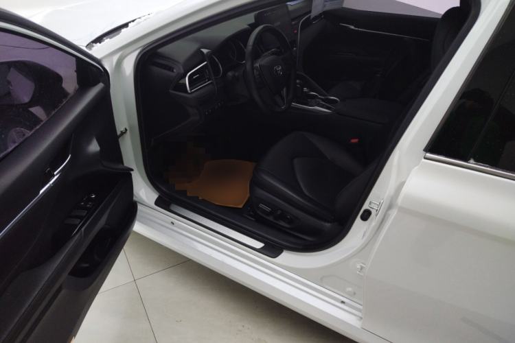 Used Toyota Camry 2021 2.0G Luxury Edition
