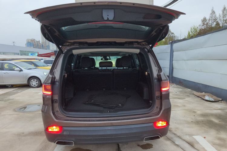 Used  Commander 2018 2.0T Two-Wheel Drive Enjoy Edition China V
