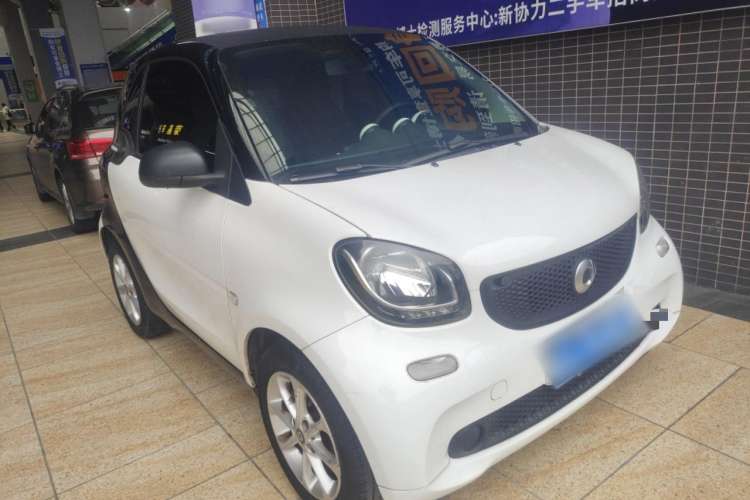 Used  fortwo 2015 1.0L 52 kW hardtop Dynamic version
