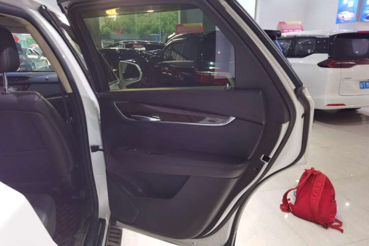 Used Cadillac XT5 2016 25T Luxury Model
